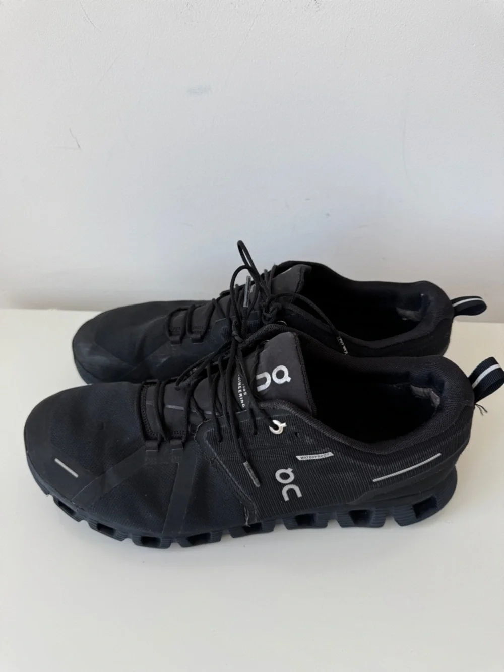 On Cloud 6 Black Running Sneakers - Picture 3 of 7